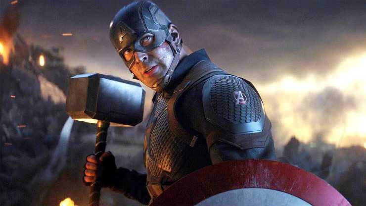 Capitão América com o martelo do Thor